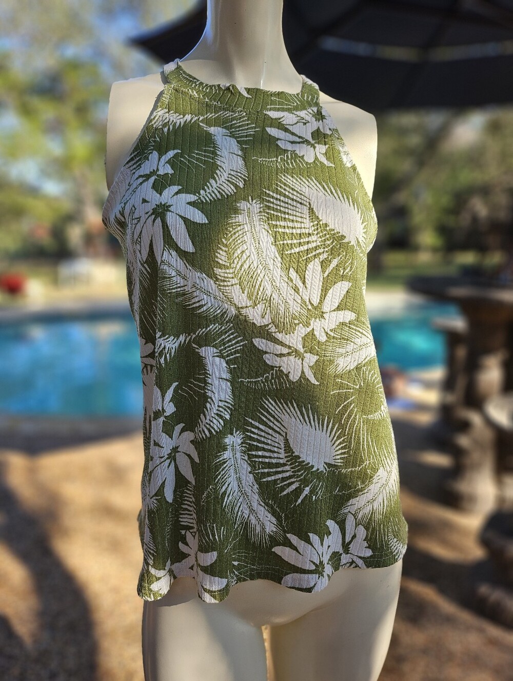 No Label Green and White Tropical Halter Button-Front Tank Top S